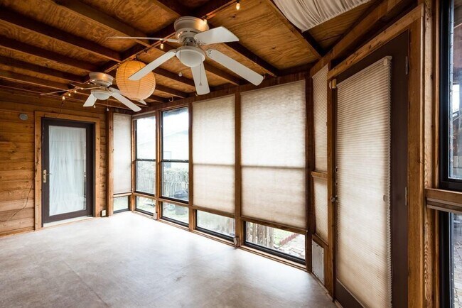 Building Photo - 1023 Ellingson Ln