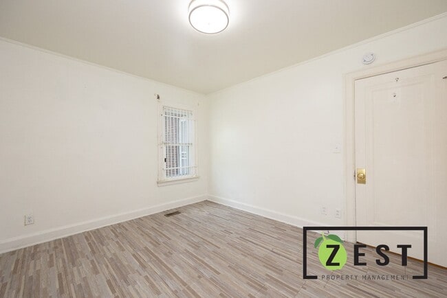 Building Photo - ***OPEN HOUSE SAT. OCT. 11TH 2025 10-10:30AM*** Spacious Upper Flat with Bonus Room, Garage, and ...