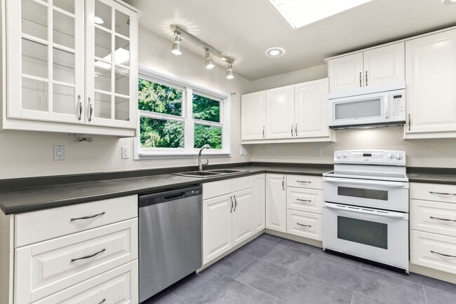 Primary Photo - 9877 SE 33rd Ave