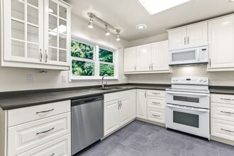 Building Photo - 9877 SE 33rd Ave