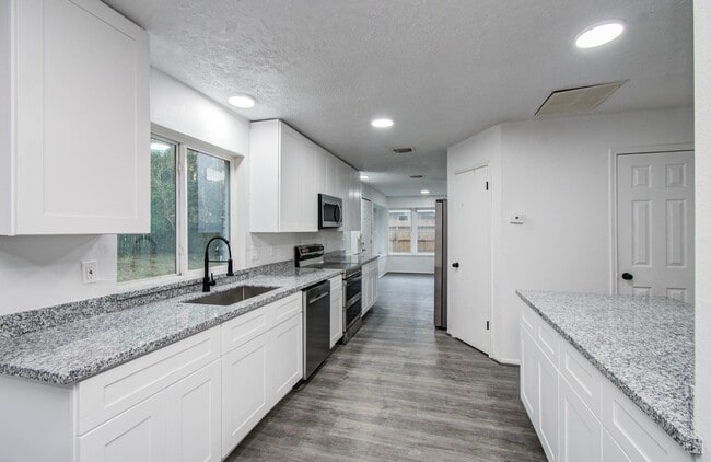 Building Photo - 5006 Village Springs Dr