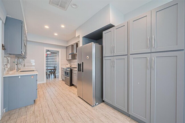 Building Photo - 12625 Memorial Dr