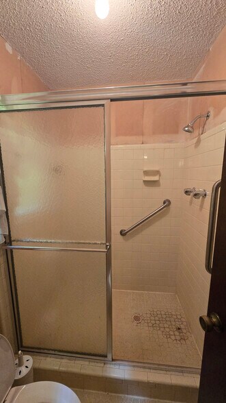 Primary Walk in Shower - 4328 Cheviot Dr