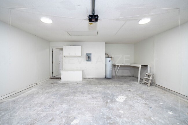 Building Photo - Lovely Brick Home Just Minutes from the Be...