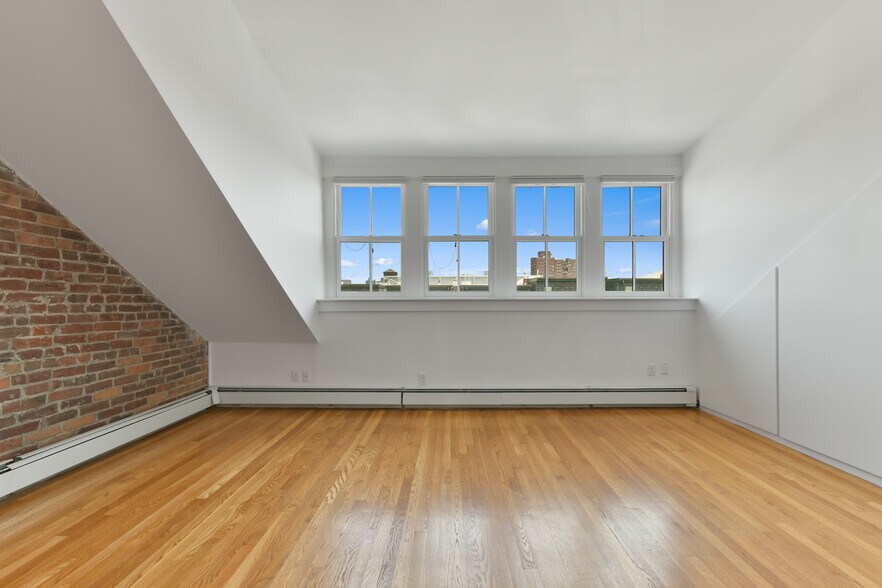Building Photo - 71 Rutland St
