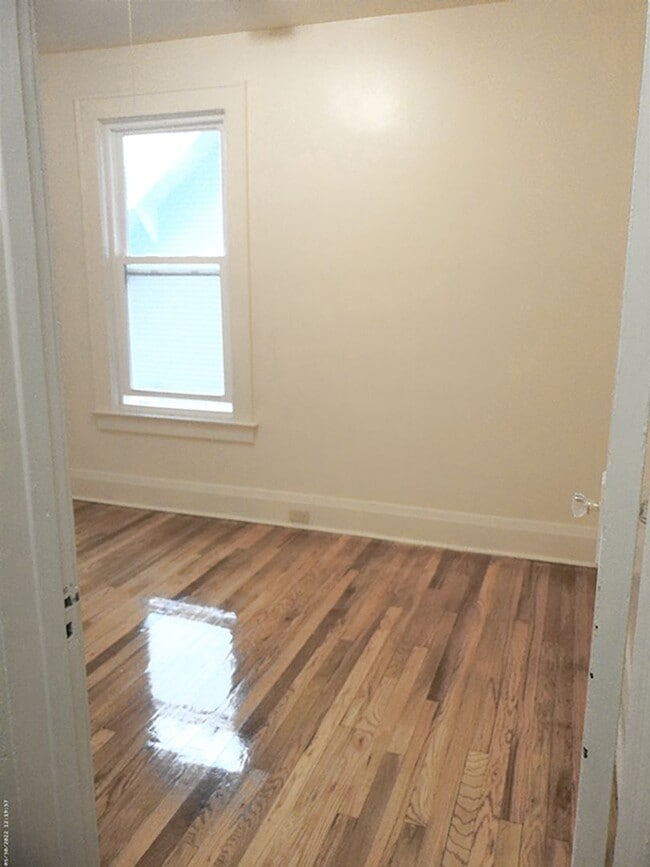 Building Photo - 147 Fellows Ave