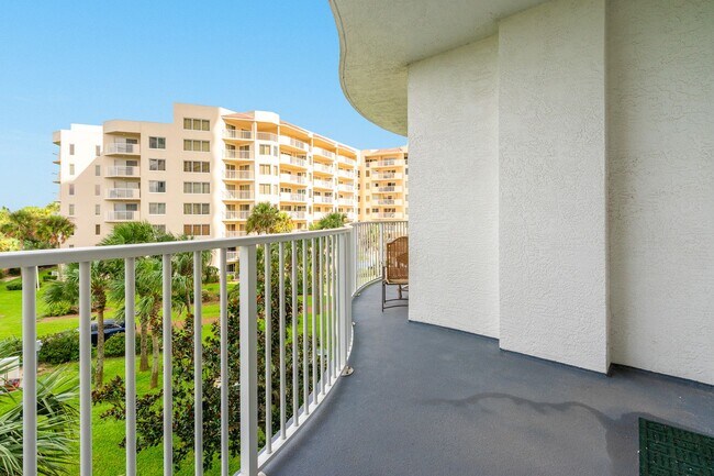 Building Photo - Furnished Waterfront 2 Bedroom Condo