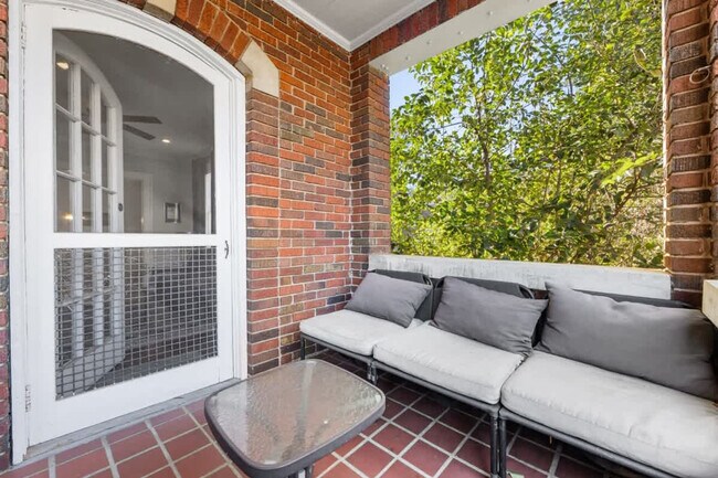 Building Photo - 536 Hawthorne Ln