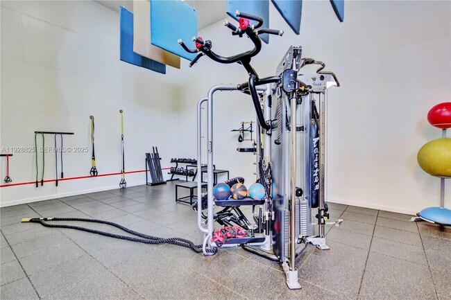 Building Photo - 848 Brickell Key Dr