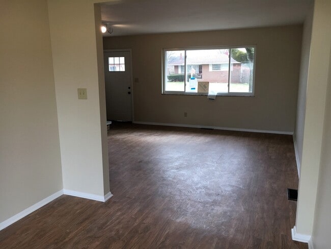 Building Photo - **3-BEDROOM/2-BATH RANCH W/ 2-CAR GARAGE!**