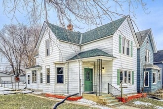 Building Photo - 911 Sims Ave