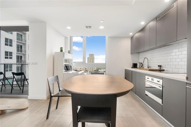 Building Photo - 227 NE 2nd St