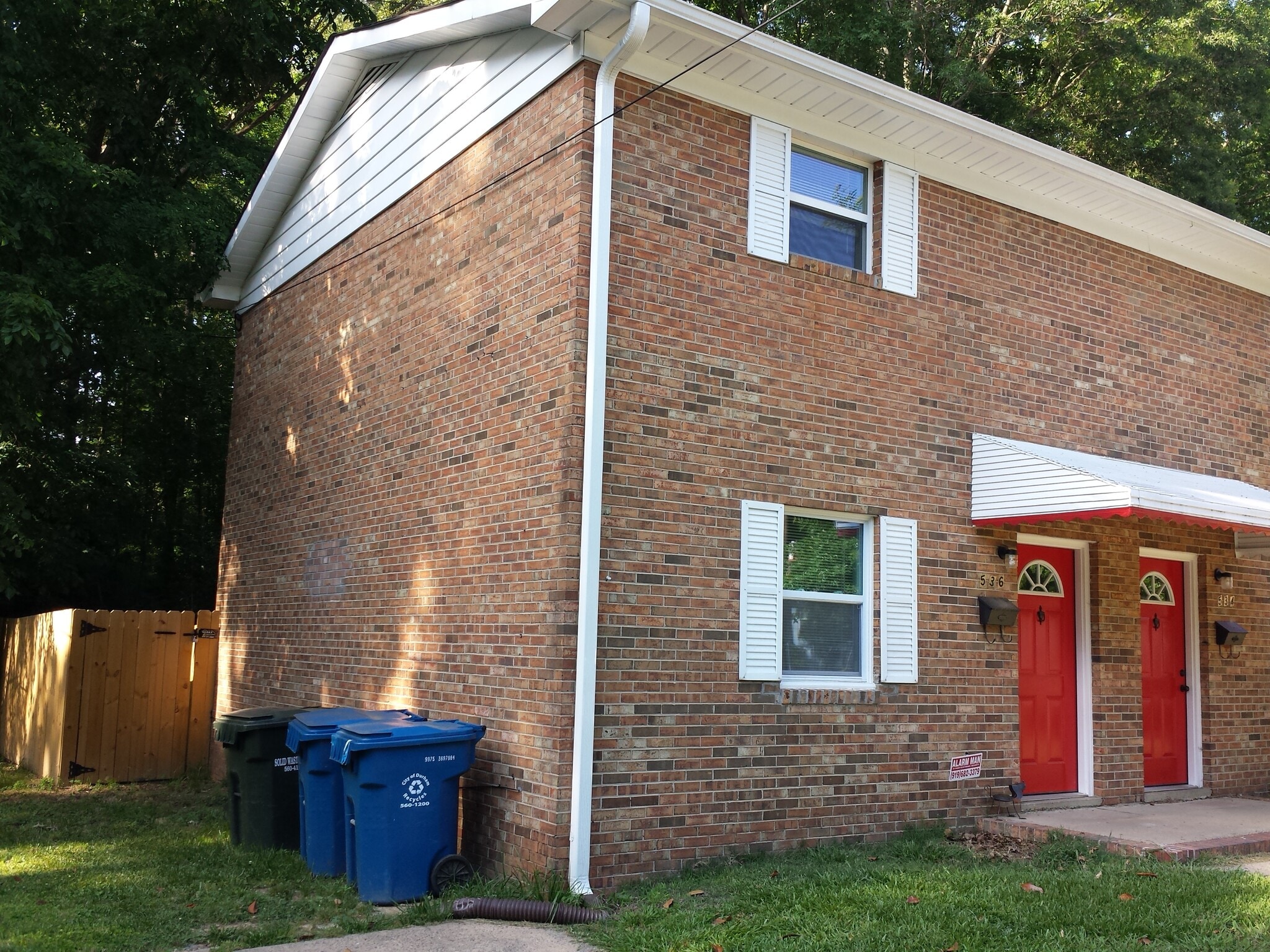 outside - 536 Green St
