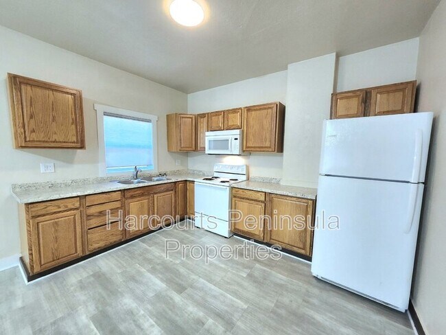 Building Photo - 2305 6th St