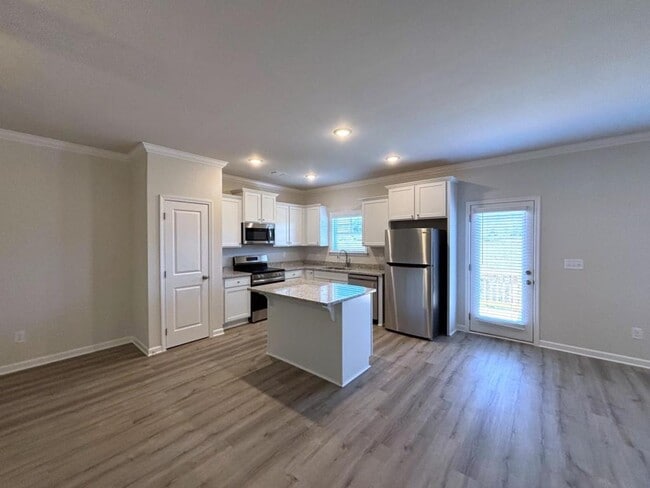 Building Photo - 168 Chase Xing