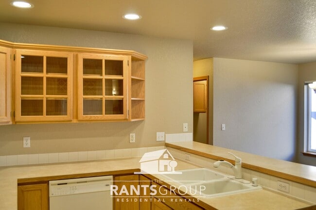 Building Photo - Low maintenance yard!