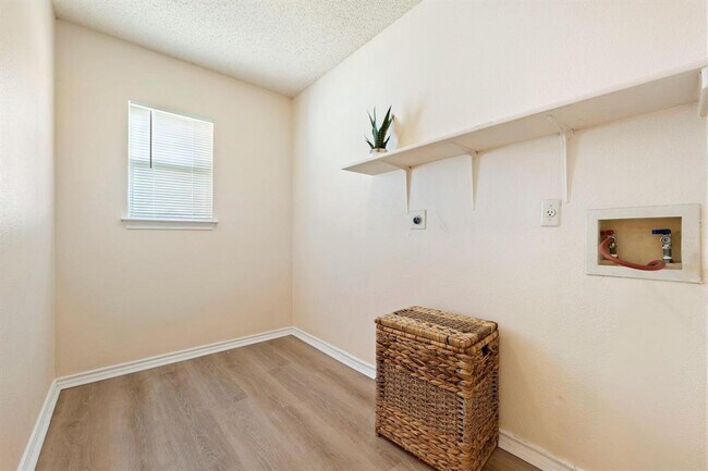 Building Photo - 2600 Andres Way