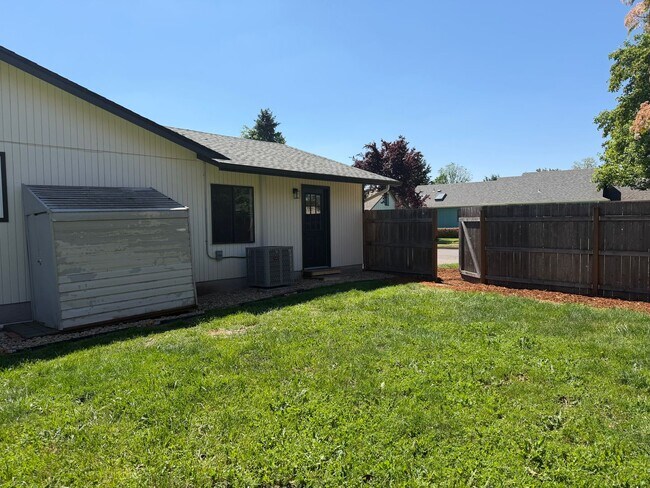Building Photo - Updated 3 bedroom 2 bath home in a great neighborhood!