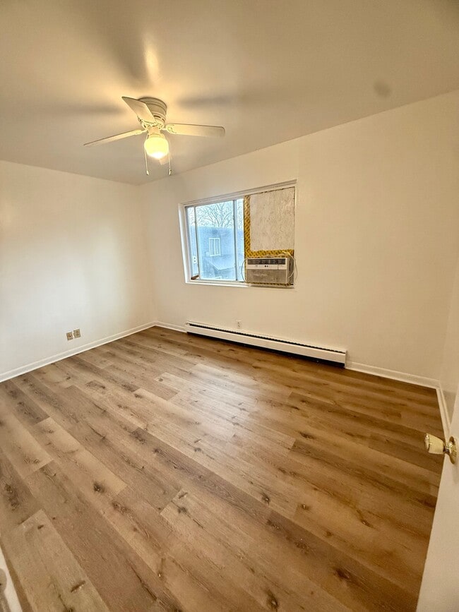 Building Photo - 550 Harding Pl