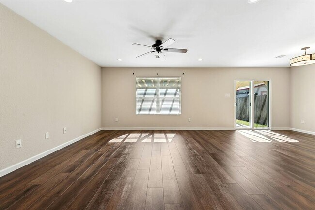 Building Photo - 1105 Hughmont Dr