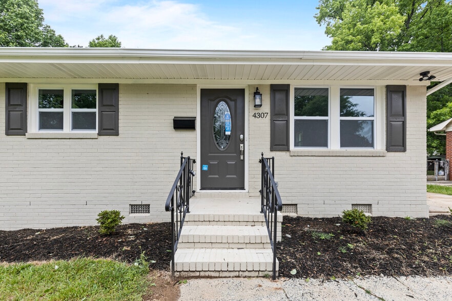 Primary Photo - 4307 Colebrook Rd