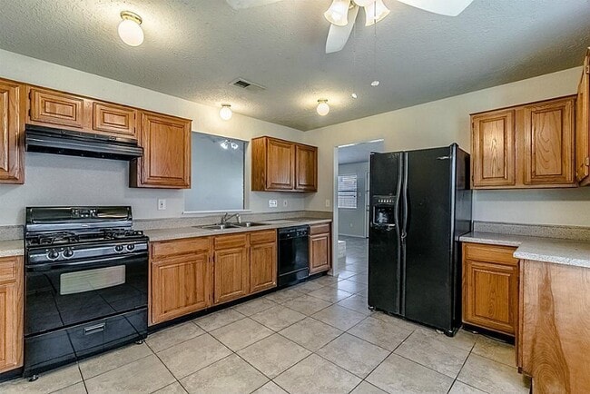 Building Photo - 21423 Golden Dove Dr