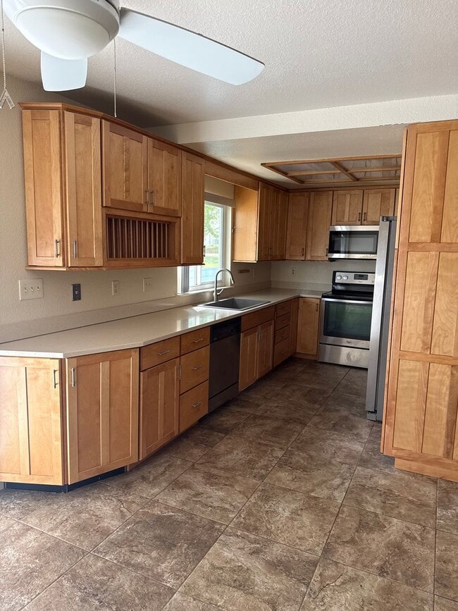 Building Photo - Crystal Lake Home For Rent