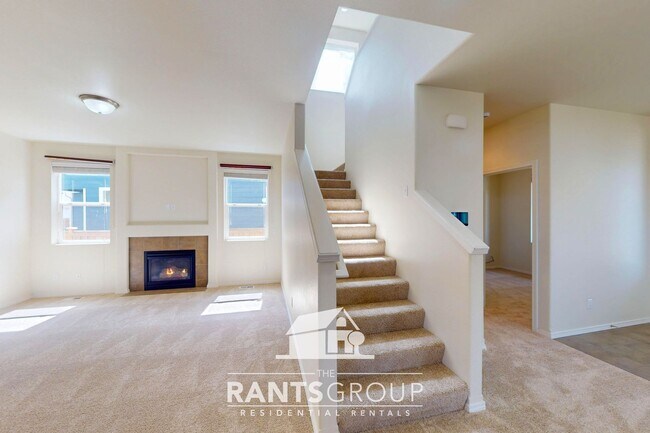 Building Photo - Spacious Summerwalk Home: 4 Bed + Den, Pri...