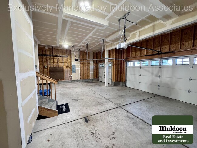 Building Photo - Spacious 5 Bedroom, 3.5 Bath Home with 3-Car Garage, and Pet-Friendly Living in 80925!