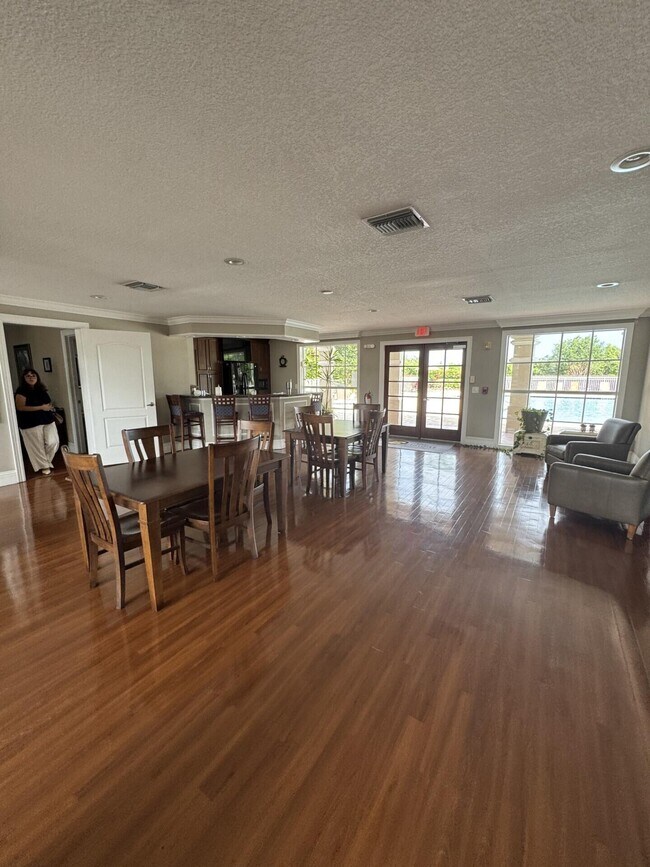 Building Photo - 110 SW Peacock Blvd