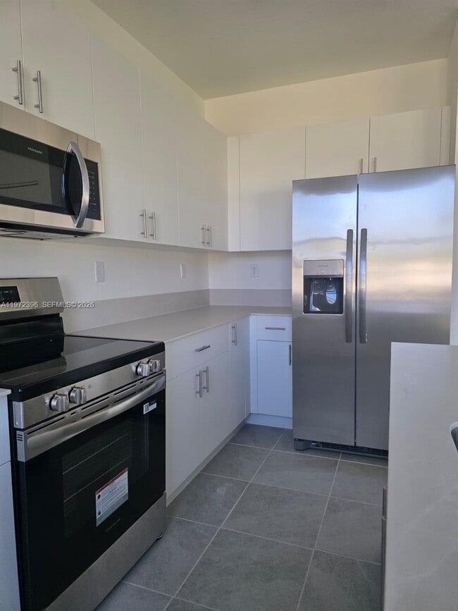 Building Photo - 2741 SE 24th Ct