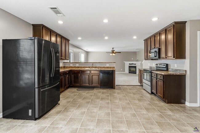 Building Photo - 100 Stoney Creek Dr