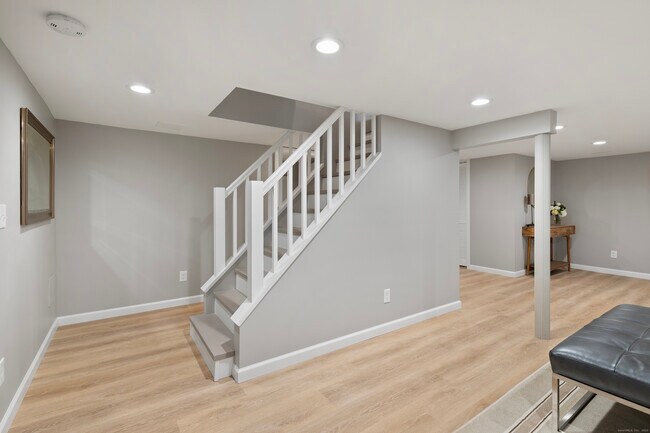 Building Photo - 60 Indian Spring Rd