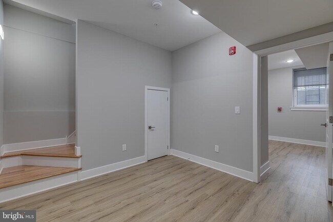 Building Photo - 2113 Master St