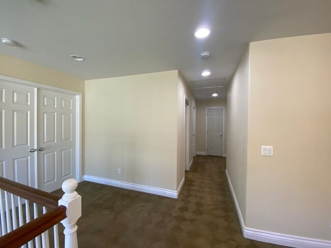 Building Photo - *Move in Special*2 story 4 Bedroom Home located in Amber Woods Community