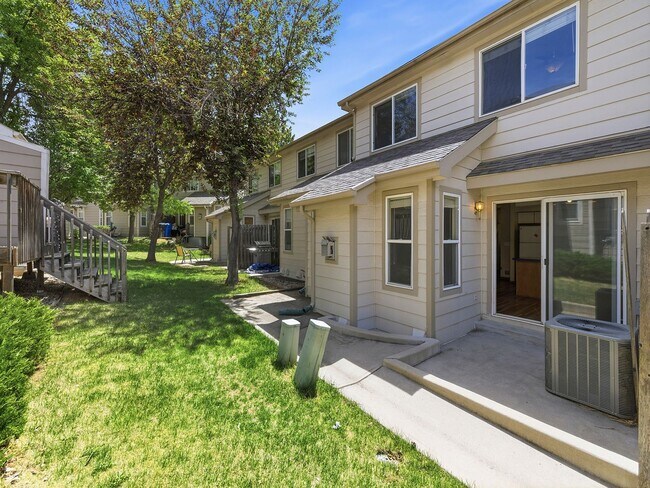 Building Photo - Excellent 4-Bedroom Condo in West Fort Collins!