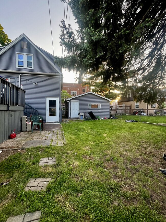 Building Photo - 3523 Maple Ave