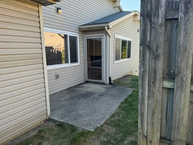 Building Photo - 716 Hilltop Ln