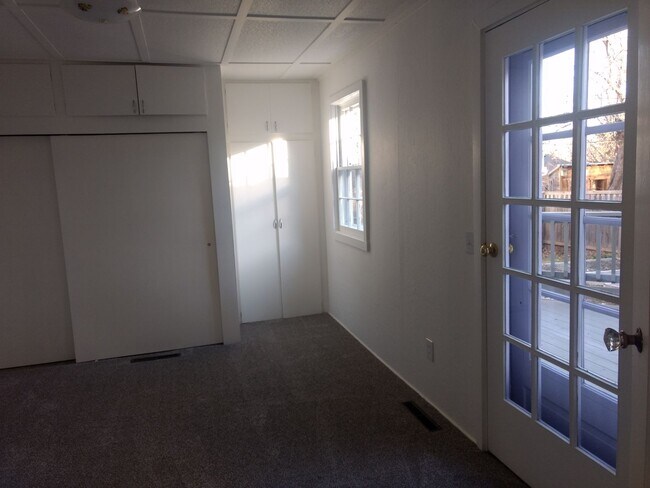 Building Photo - 2 BED/1 BATH HOME IN NEWLANDS AVAILABLE June 15th!