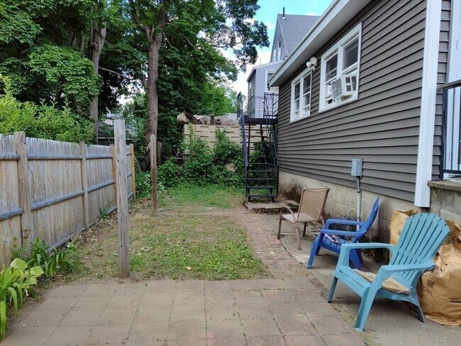 Building Photo - 17 Harding Ave