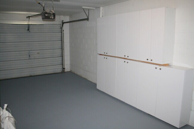 Building Photo - Beautifully Updated 2 bed 2 bath in  Seven Springs