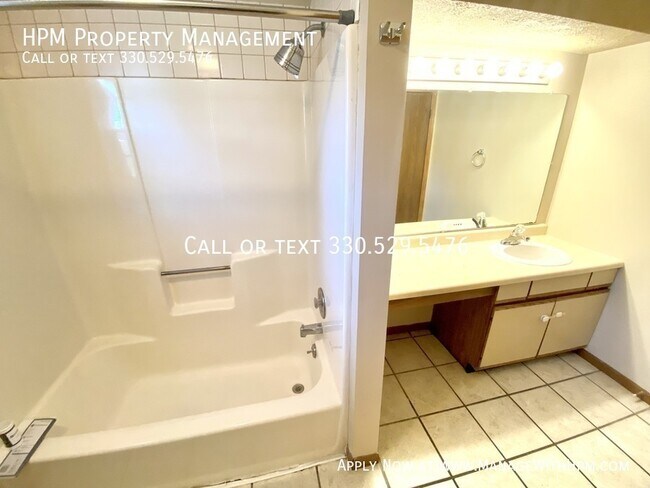 Building Photo - 1876 Ledgewood-A10