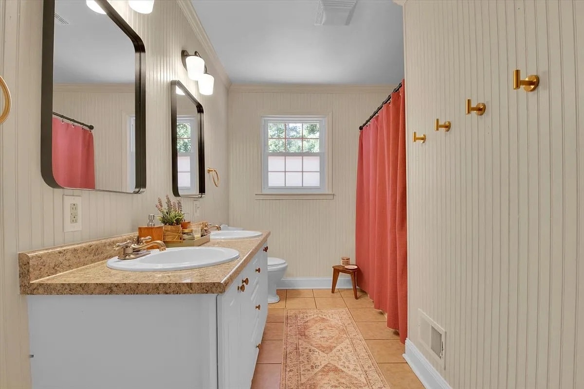 Building Photo - 120 Echo Ln