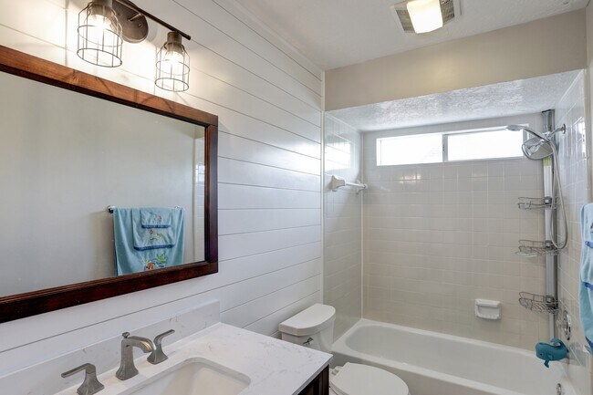 Building Photo - 1611 Falcon Ridge Blvd