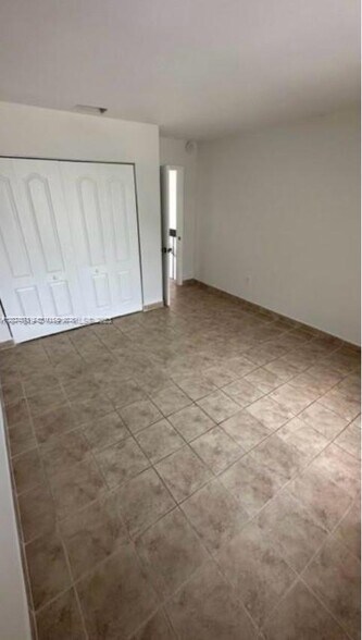 Building Photo - 746 NW 105th Pl