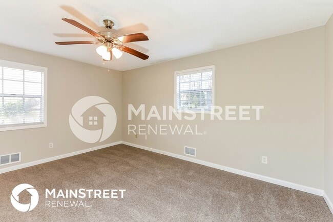 Building Photo - 4868 Zinzendorf Dr