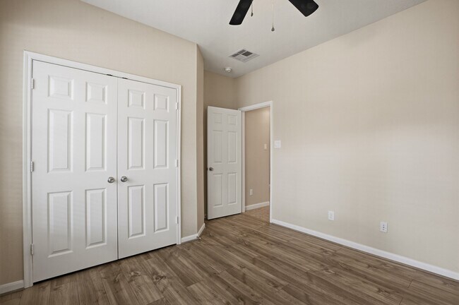 Building Photo - 11103 Avery Oaks Ln