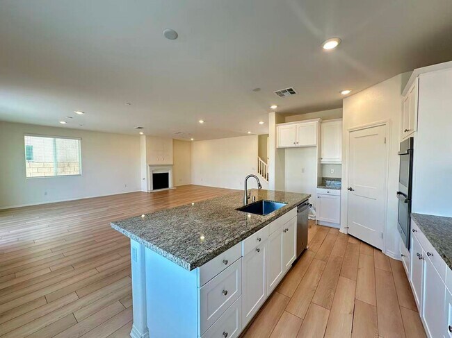 Building Photo - 4837 S Jordan Ave