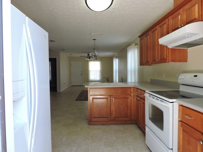 Building Photo - 121 Half Acre Ln