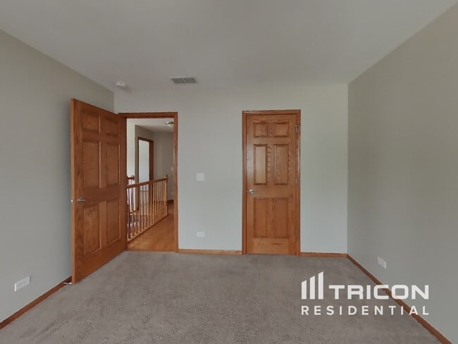 Building Photo - 593 Prairie Crossing Dr